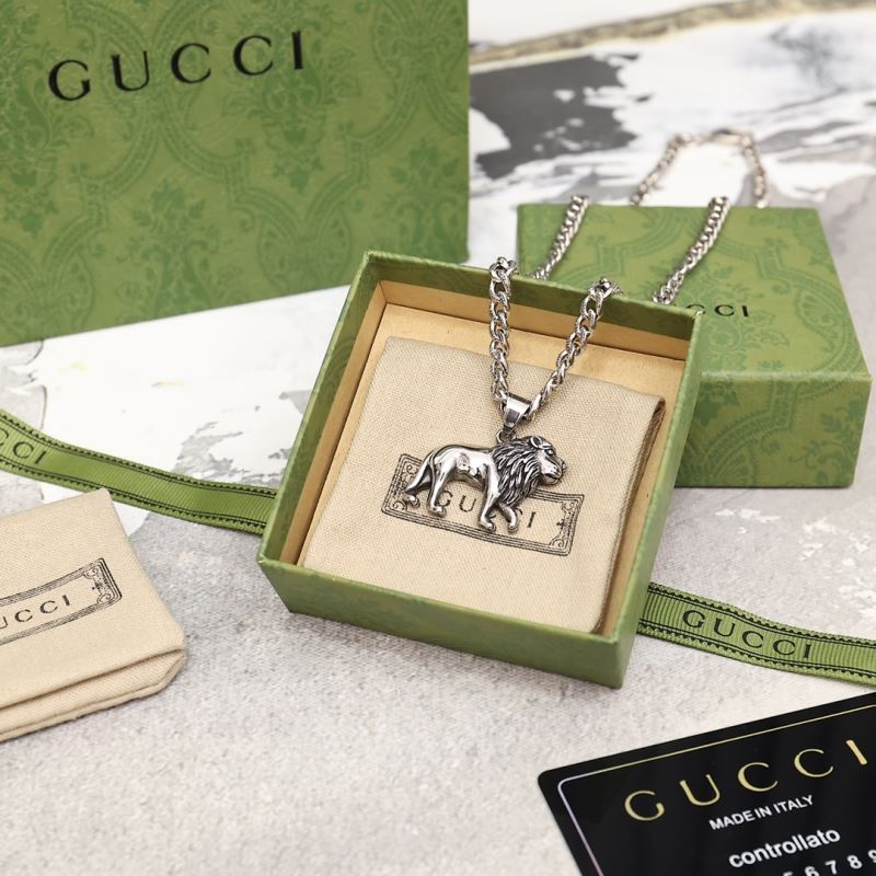 G*u*i necklaces